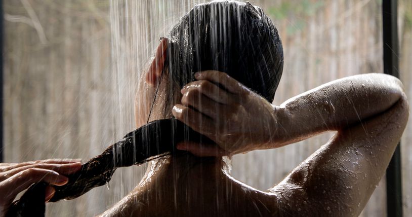 Mydło marsylskie służy do mycia ciała, twarzy i włosów.