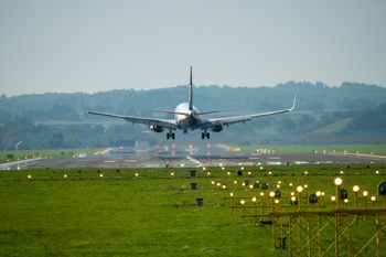 Wielki zwrot ws. aut spalinowych. Linie lotnicze następne?