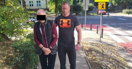 Obwieszony złotem pozował na tle odrzutowca. "Hrabia" zatrzymany