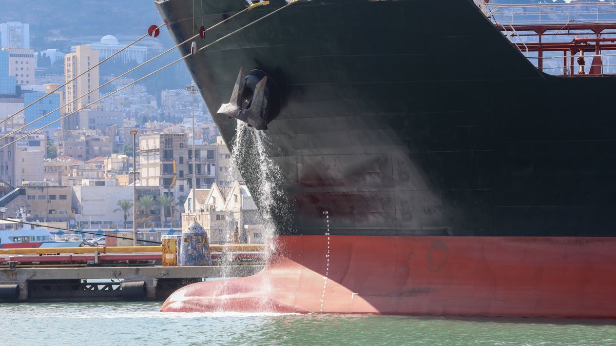 Gdyby doszło do eksplozji tankowca, przed czym ostrzega ONZ, spowodowałaby ona wyciek olbrzymich ilości ropy