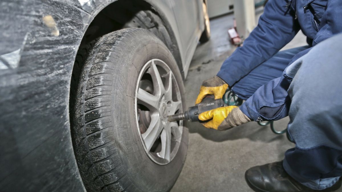 Ogumienie wielosezonowe można wymienić gdy już się zużyje, bez oczekiwania w sezonowych kolejkach.