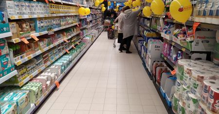 Znana sieć sklepów szuka pracowników sezonowych. Jakie zarobki oferują?