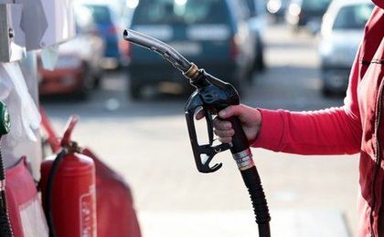 Ceny na stacjach paliw. Tankowanie do pełna coraz bardziej się opłaci