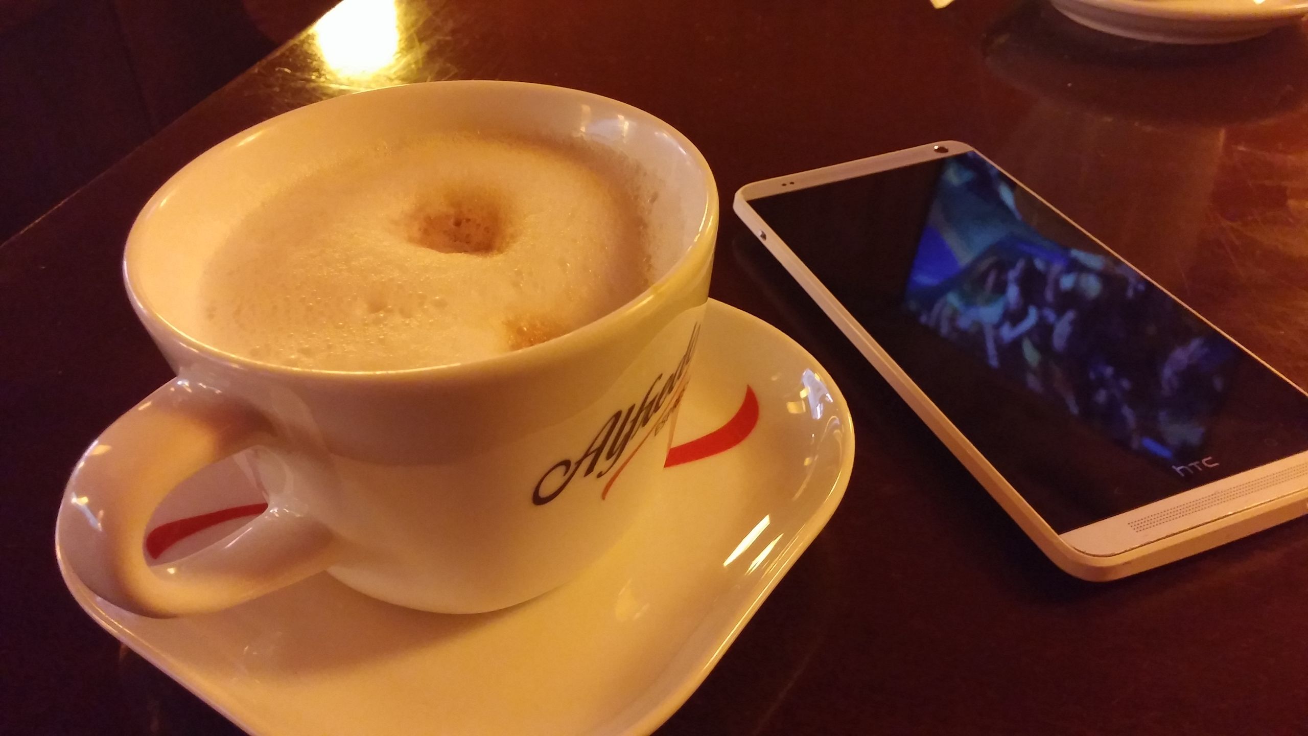 Porównanie: LG G3 vs Xperia Z2 vs Galaxy S5 vs One M8 106