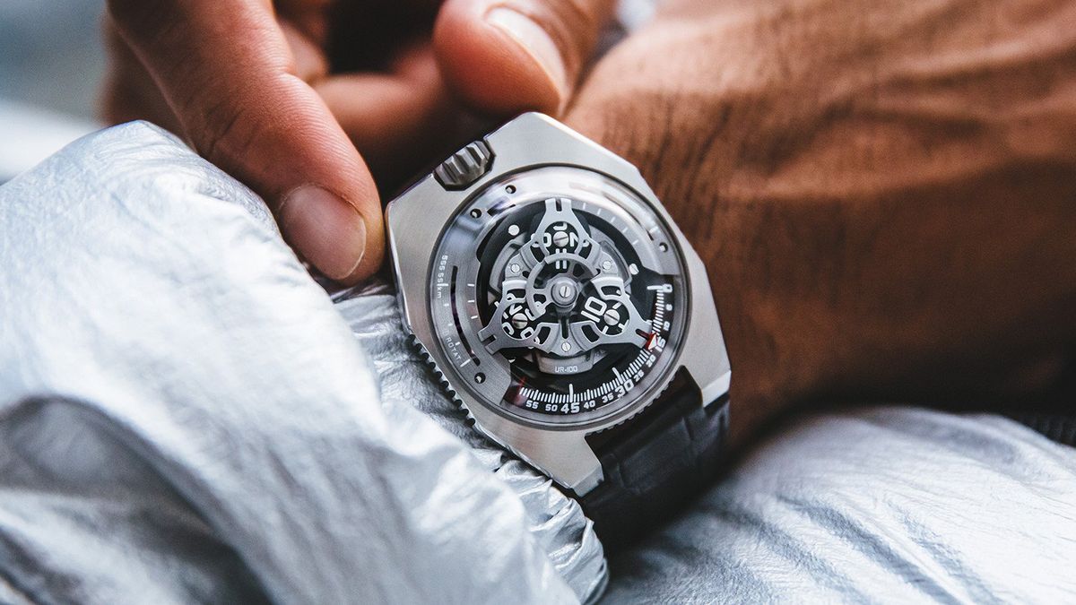 Urwerk UR-100 SpaceTime: kosmiczny zegarek. Mierzy dystans przebyty przez Ziemię 1