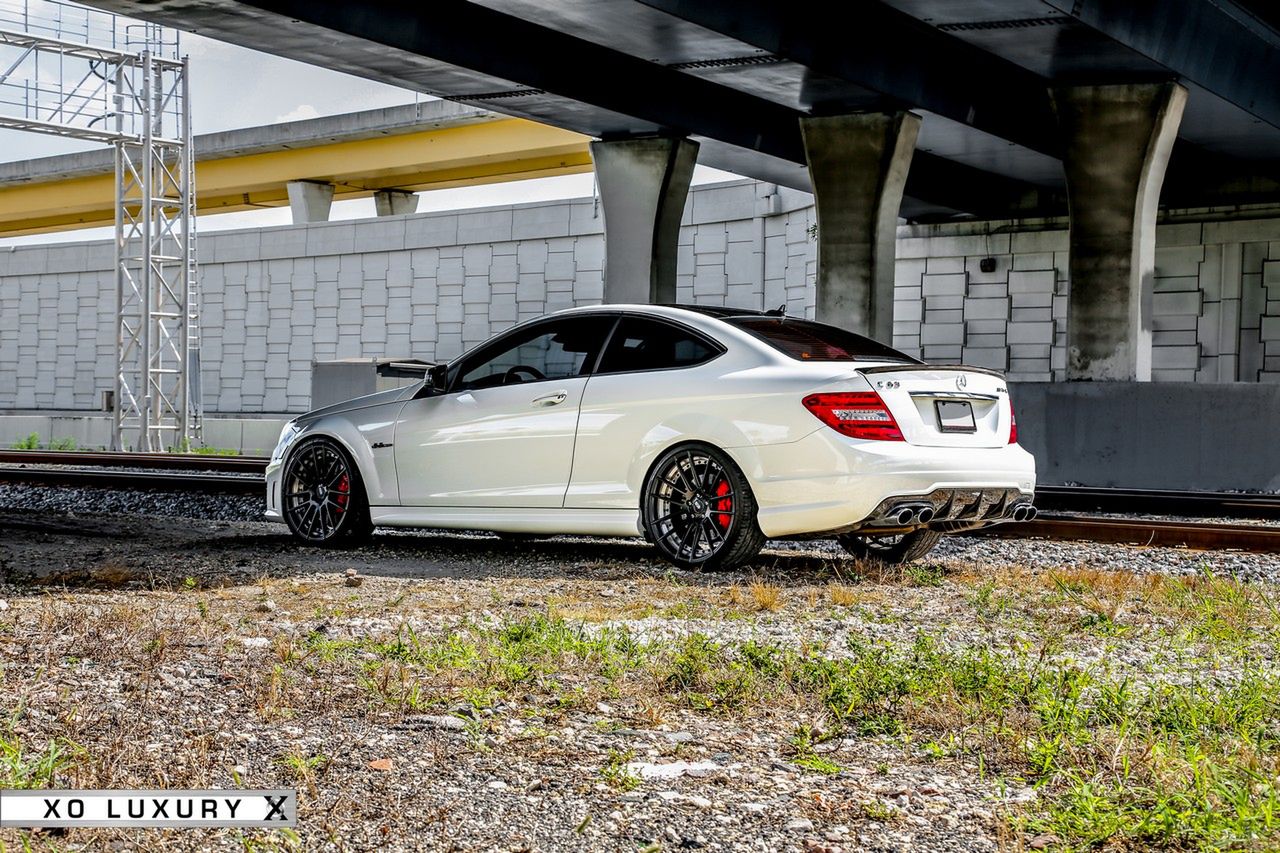 Mercedes-Benz C 63 AMG Coupé dopieszczony przez XO Luxury [galeria] 10