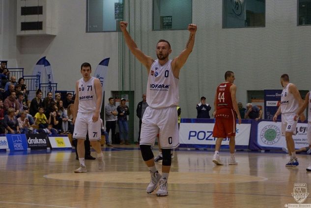 Dawid Bręk cieszy się z wygranej nad Polonią. Foto: Beata Brociek