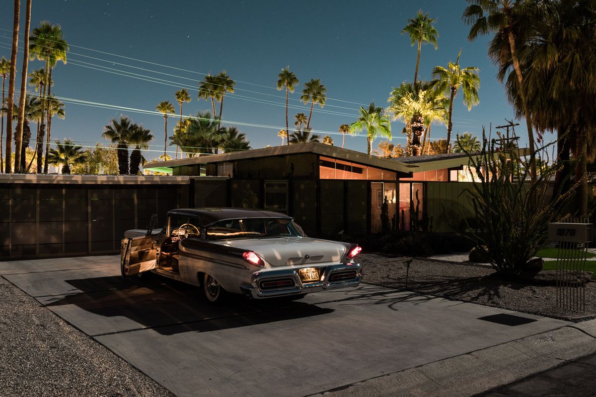 Modernistyczne domy sfotografowane tylko przy świetle księżyca