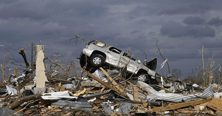 11 zabitych przez tornada w USA. Zdjęcia przerażają