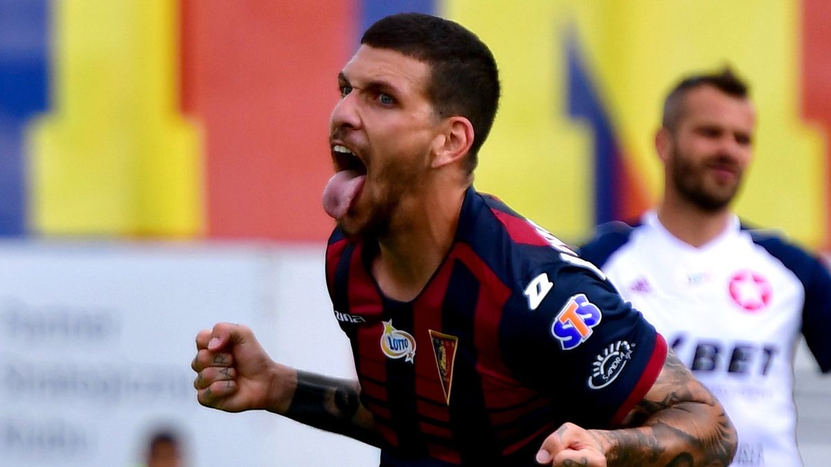 PAP / Marcin Bielecki / Na zdjęciu: piłkarz Pogoni Szczecin Kostas Triantafyllopoulos cieszy się z gola podczas meczu Ekstraklasy z Wisłą Kraków