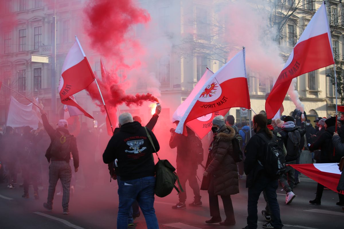 Manifestacja przeciwników lockdownu w Wiedniu. Starcia z policją i aresztowania 