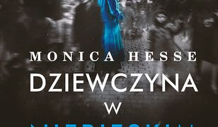 Dziewczyna w niebieskim płaszczu