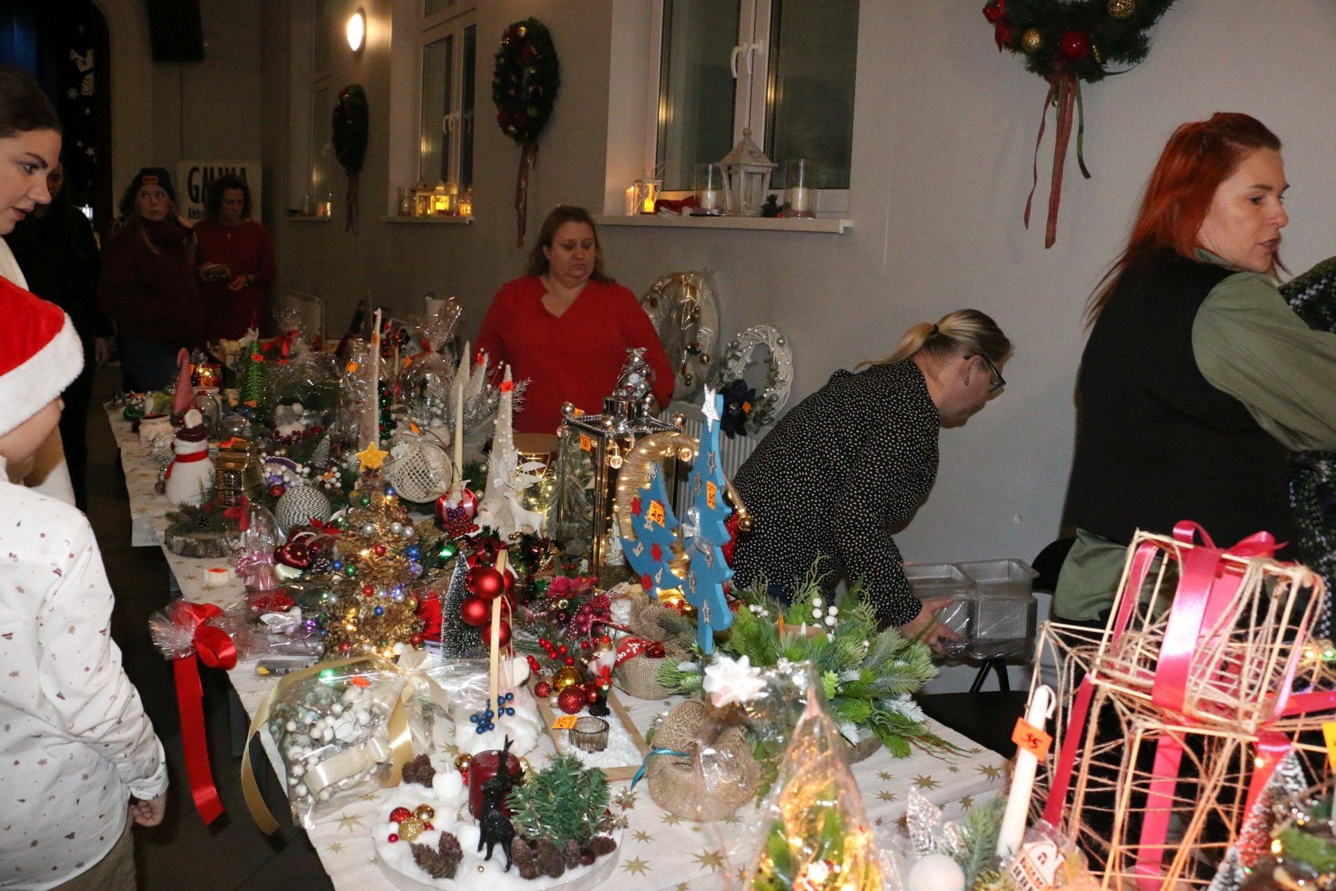 Kiermasz świąteczny 2025, koncert kolęd i wizyta Mikołaja w Służewie