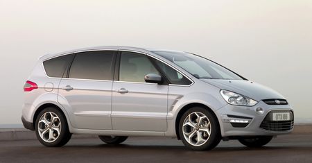Używany Ford S-Max I - idealne auto dla rodziny, w której rodzi się trzecie dziecko