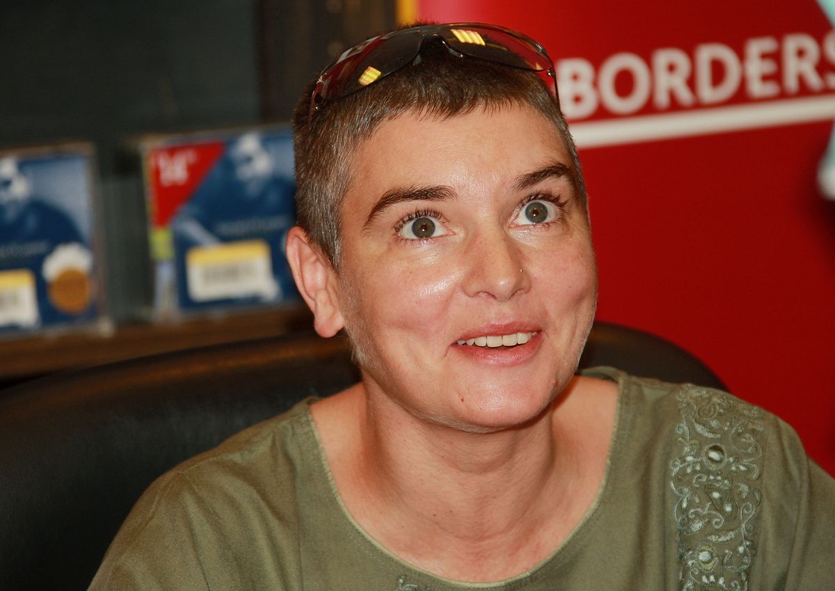 Sinead  O'Connor w wydanych pamiętnikach poświęciła wiele uwagi jej romansom.