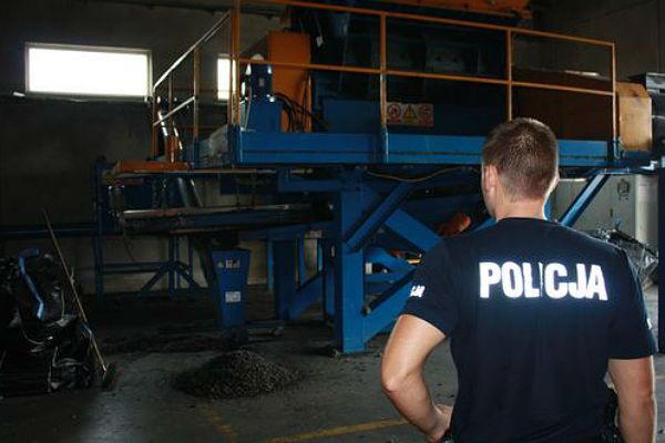 Grodzisk Wielkopolski: śmiertelny wypadek pracownika - został wciągnięty przez maszynę mielącą