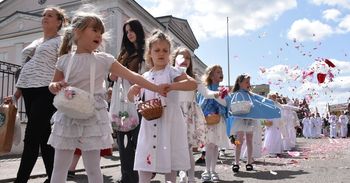 Procesja Bożego Ciała przeszła przez centrum Malborka. Tłumy na ulicach
