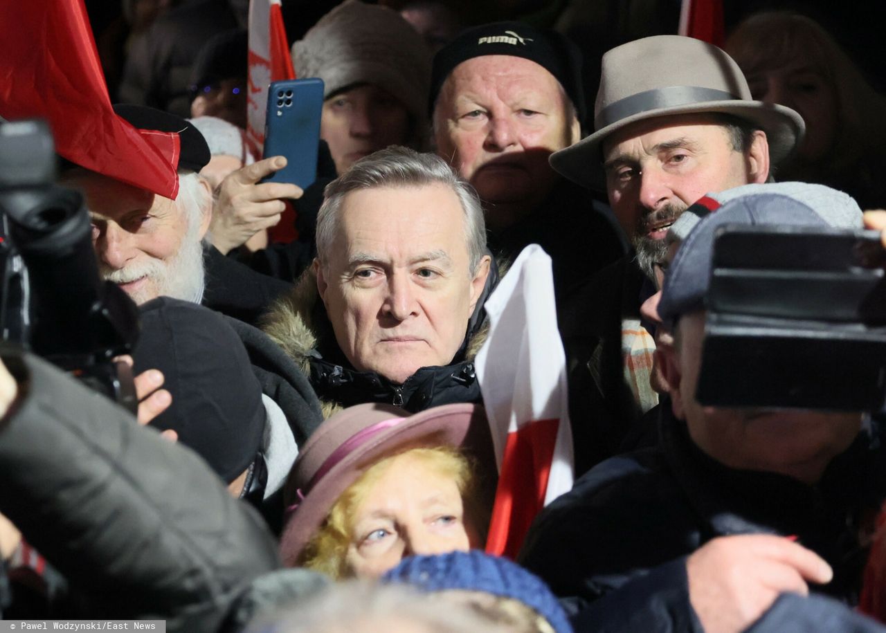 Gliński na proteście w obronie TVP