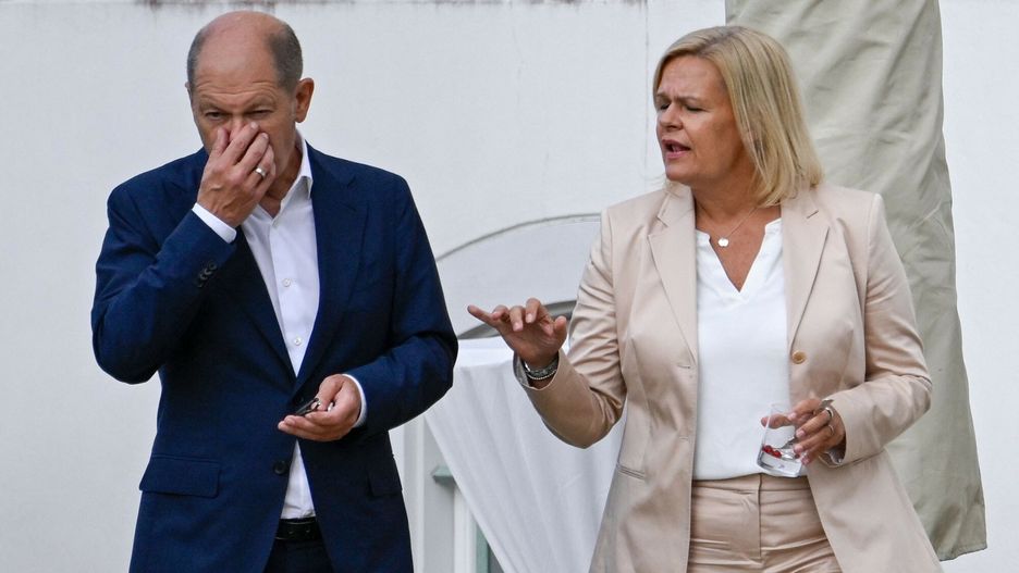 Temporary
German Interior Minister Nancy Faeser (R) speaks with German Chancellor Olaf Scholz during a break in a closed meeting of the German cabinet on August 30, 2022 at Schloss Meseberg palace in Meseberg near Gransee, northeastern Germany. (Photo by Tobias SCHWARZ / AFP)
TOBIAS SCHWARZ