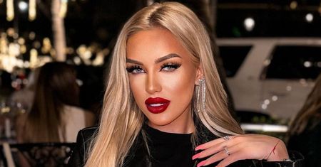 Caroline Derpienski ZDJĘŁA DOCZEPY i pokazała, jak naprawdę wyglądają jej włosy. Duża różnica? (ZDJĘCIA)