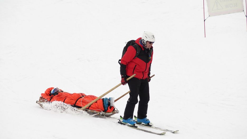 reporter_baza_2022-02
5.02.2022 Wisla, stacja narciarska " Cienkow " n/z Akcja GOPR po wypadku narciarza  fot. Adrian Slazok/REPORTER
Adrian Slazok/REPORTER