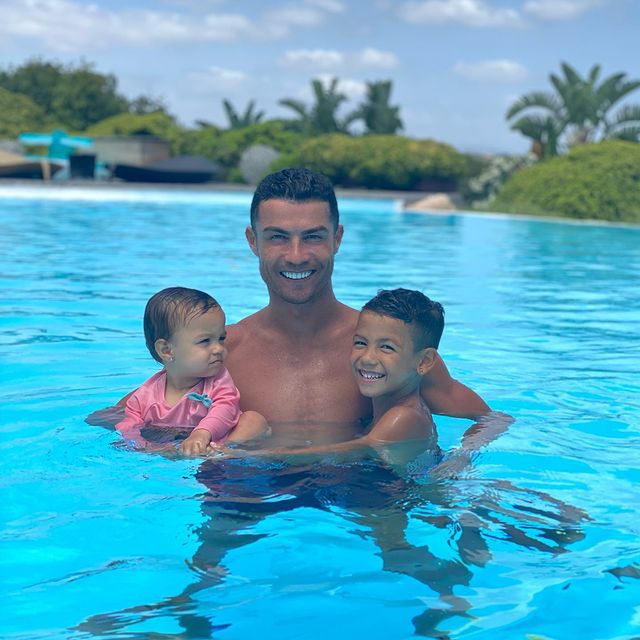 Cristiano Ronaldo z córką Bellą i synem Mateo