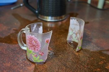 Gdzie wyrzucić potłuczone szkło? Nie każdy wie