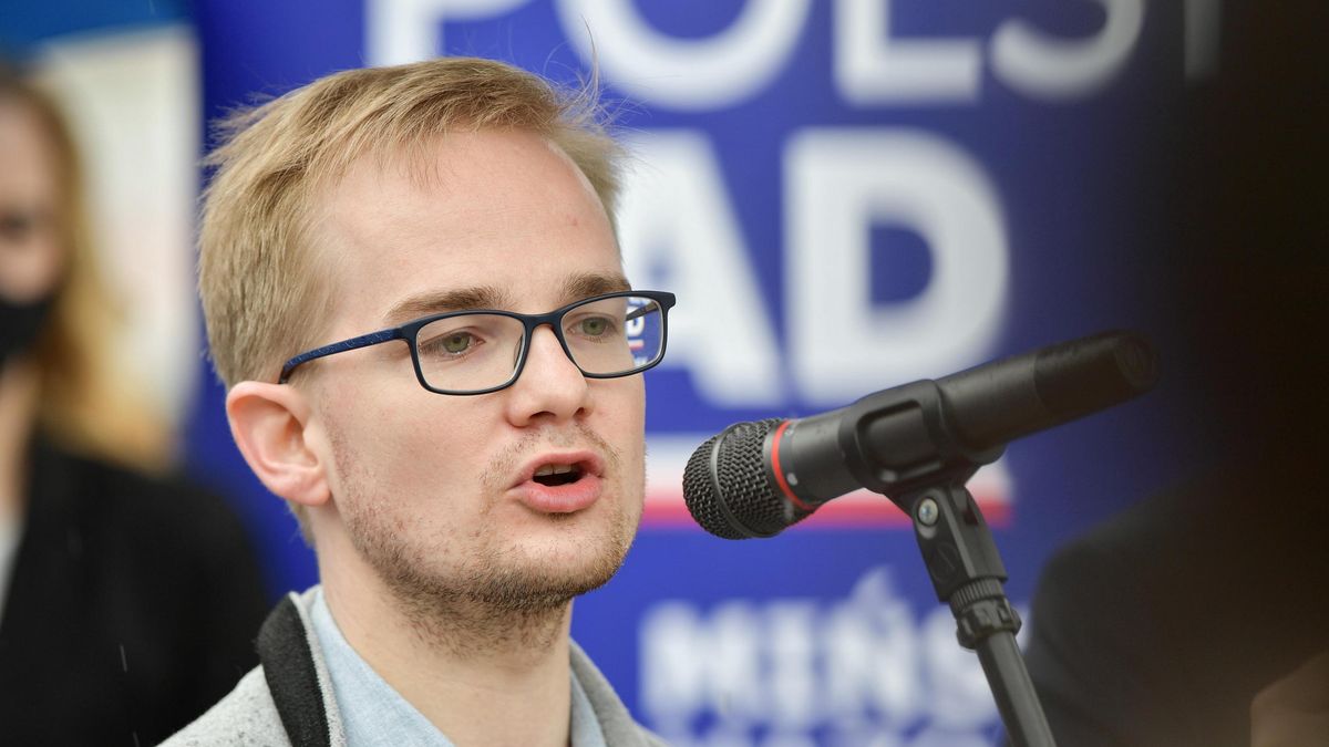 Piotr PatkowskiMi�sk Mazowiecki, 22.05.2021. Podsekretarz stanu w ministerstwie finans�w Piotr Patkowski podczas konferencji prasowej, 22 bm. w Mi�sku Mazowieckim. Temat konferencji "Polski �ad". (pp/awol) PAP/Przemys�aw Pi�tkowskiPrzemys�aw Pi�tkowskicovid, covid-19, epidemia, epidemie i zarazy, gospodarczy, konferencja, koronawirus w Polsce, Nowa Nadzieja, nowy program spo�eczno-gospodarczy PiS, pandemia, Piotr Patkowski, polityk, polityka, polski �ad, SARS-CoV-2, spo�eczny, stan epidemii, wirus