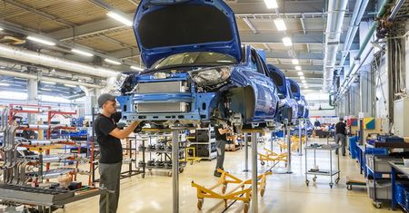 Motoryzacja pół roku po wybuchu wojny. Jest źle, ale to Rosja ma największy problem