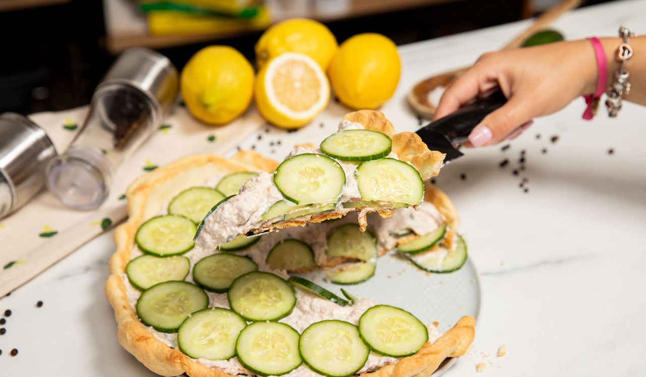 Tart with tuna and cucumber