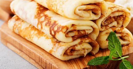 Dodaj do ciasta. Naleśniki będą wyjątkowo delikatne, puszyste, lekkie, ale nie porwą się