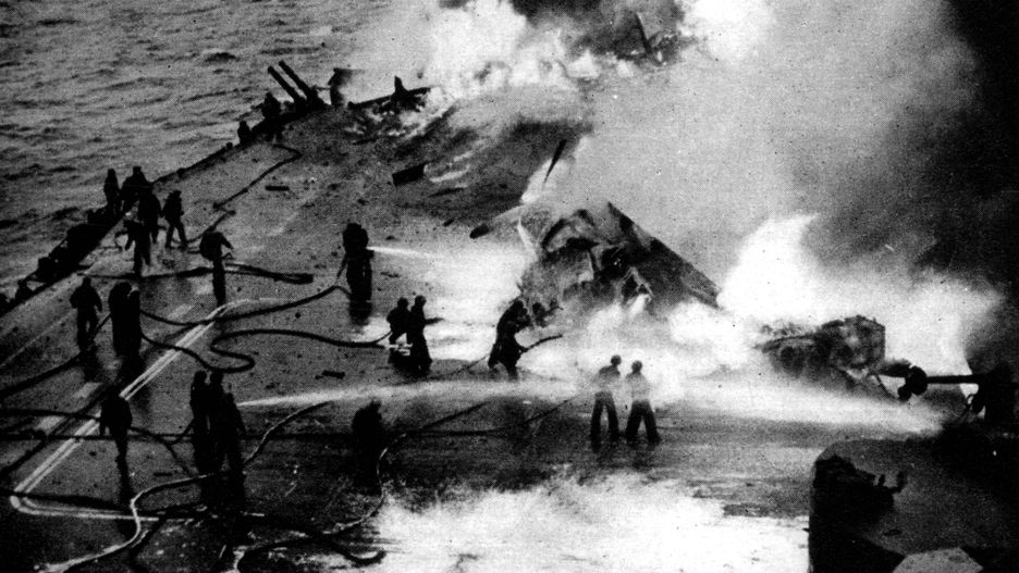 Atak japońskiego kamikaze na lotniskowiec USS Saratoga