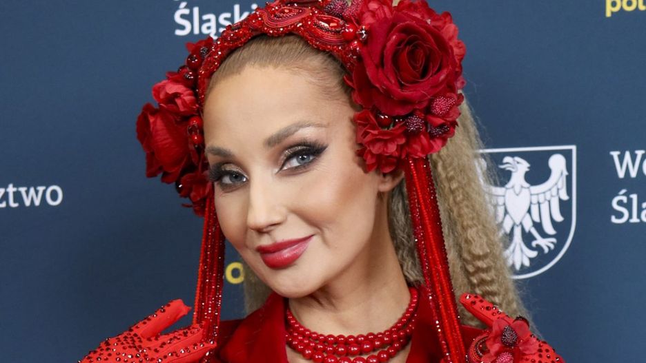 Cleo zachwyca urodą i kreacjami