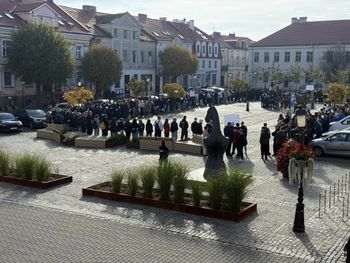 Konin: Gest empatii i wsparcia. Miasto dołącza do kampanii Białych Serc 2025