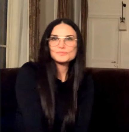 Demi Moore podczas rozmowy z Naomi Campbell