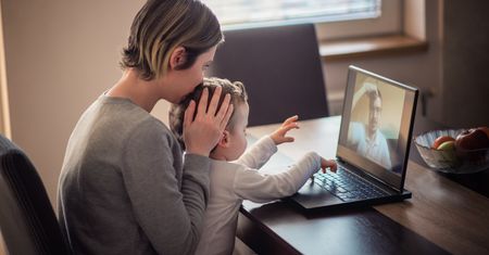 Opieka naprzemienna po rozwodzie. "W Polsce trzeba jeszcze wiele osób do tego przekonywać"