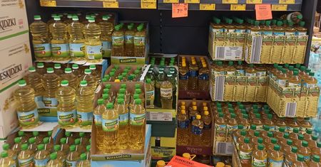 Porównaliśmy ceny oleju w popularnych supermarketach. Tutaj kupisz go najtaniej