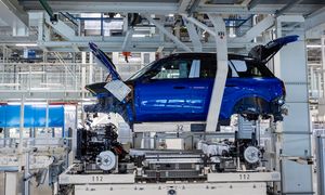 Coraz więcej "elektryków" w Europie, coraz większe uzależnienie od Chin
