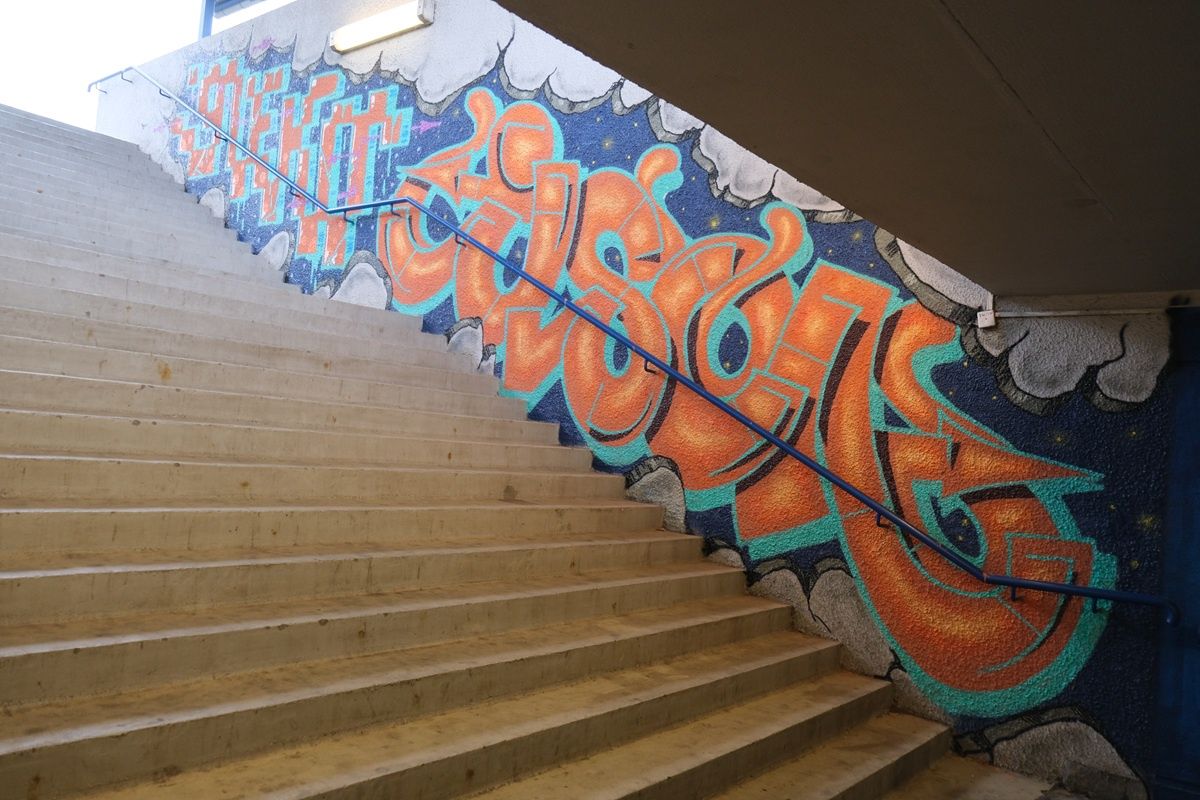 Graffiti w podziemnym tunelu przystanku Lublin Północny