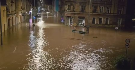 Kłodzko pod wodą. Rekord stanu wód z 1997 roku pobity