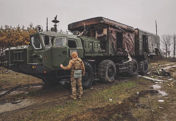 W Ukrainie zniszczono MAZ-a z radarem kierowania ogniem. Prawdopodobnie należał do Rosjan