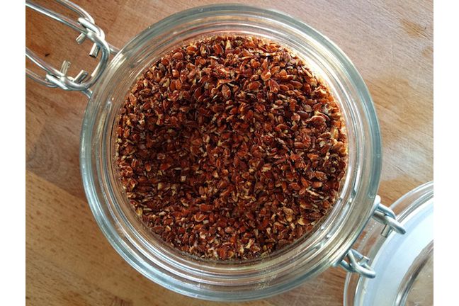 Siemię lniane idealnie sprawdzi się na problemy z wypadającymi włosami