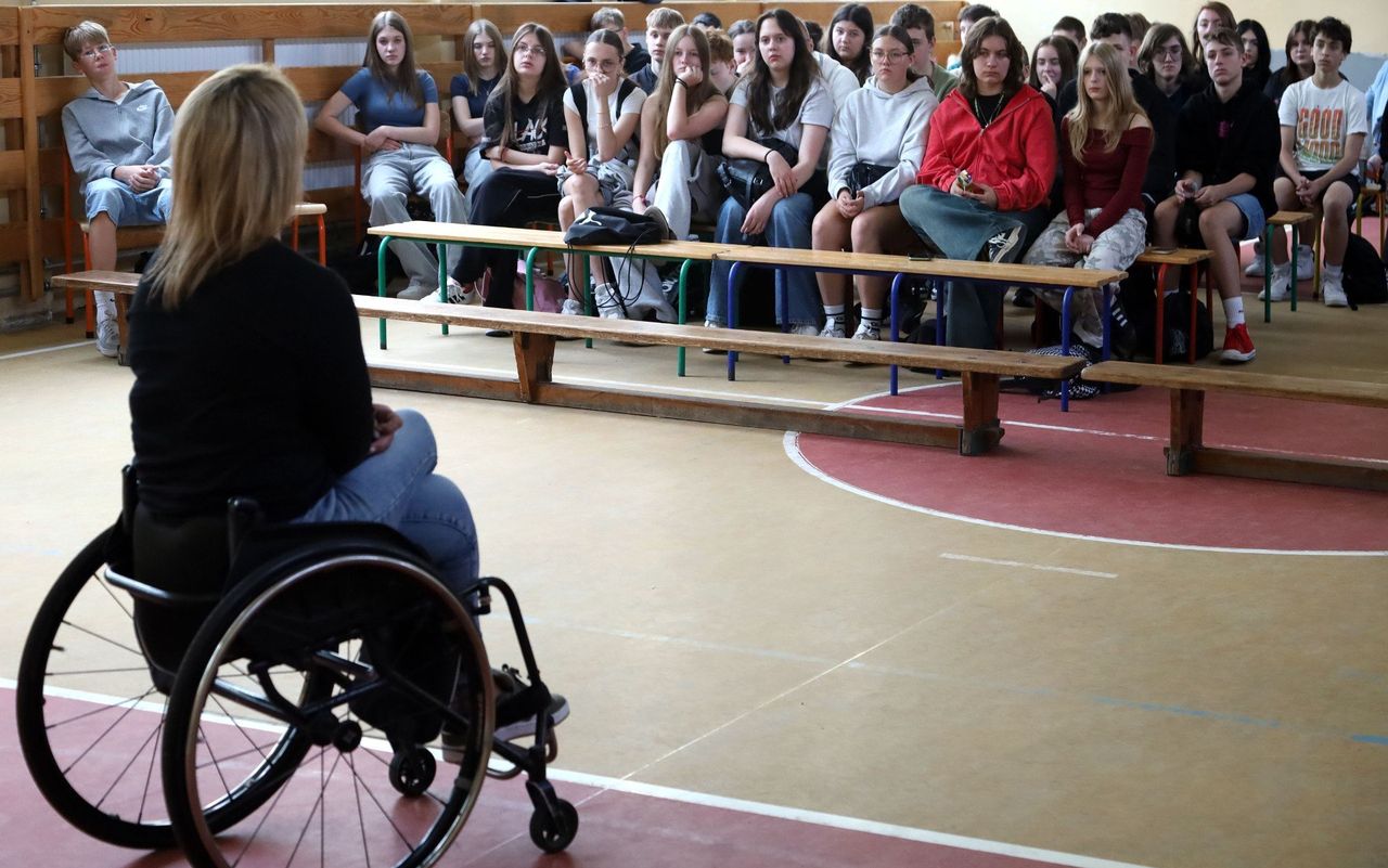 "Wózek to nie koniec życia, ale sporo niedogodności". Niepełnosprawni w Grudziądzu przestrzegali młodzież przed złymi wyborami