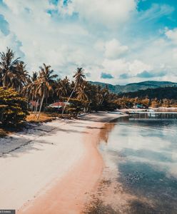 Białe plaże i luksusowe kurorty. Popularnej wyspie grozi zapaść przez turystów