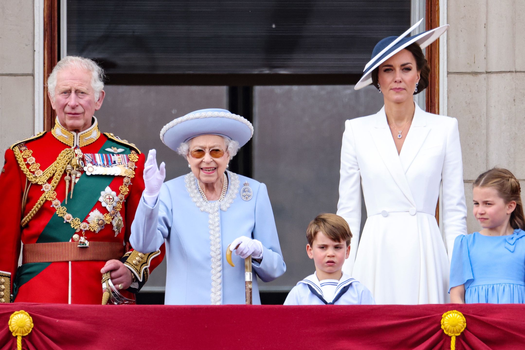 Królowa Elżbieta II z rodziną podczas Trooping the Colour