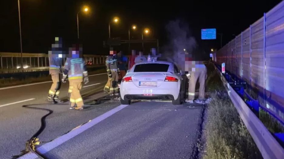Pożar Audi TT RS na S-52 w Pogórzu