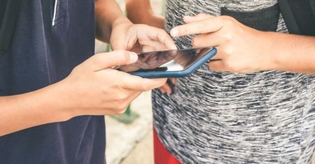 Koniec z telefonami w szkołach? Polacy mówią im pas