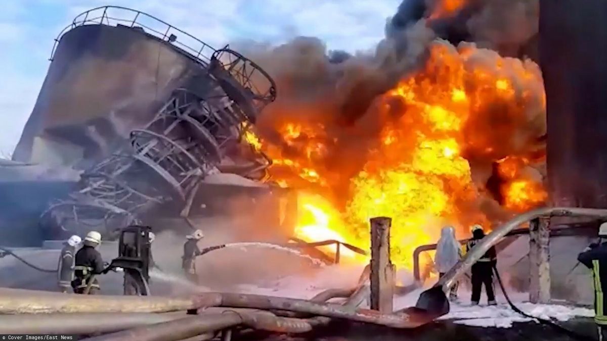 Wojna w Ukrainie - ostrzał magazynu ropy naftowej w Łucku