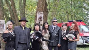 Kamion: Regionalne rozpoczęcie sezonu morsowań w stylu retro. Strojów z epoki nie brakowało
