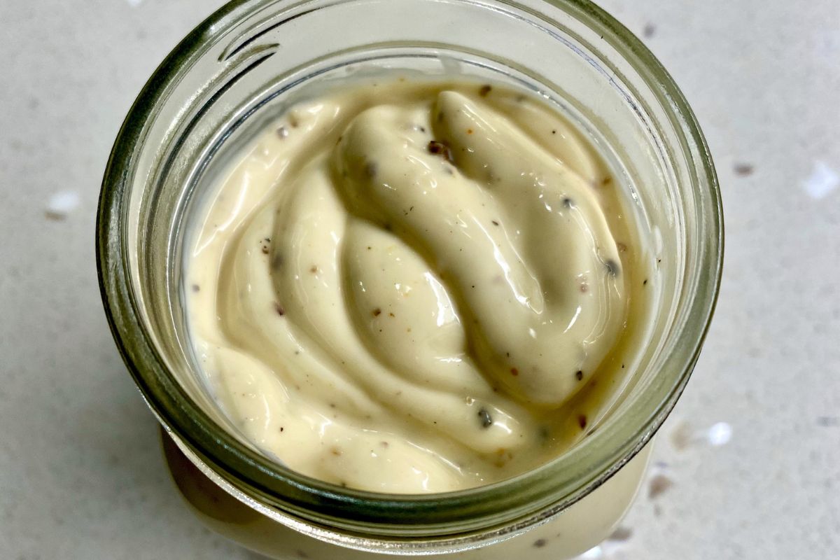 Dorzucam do domowego majonezu. Goście wyjadają go łyżkami